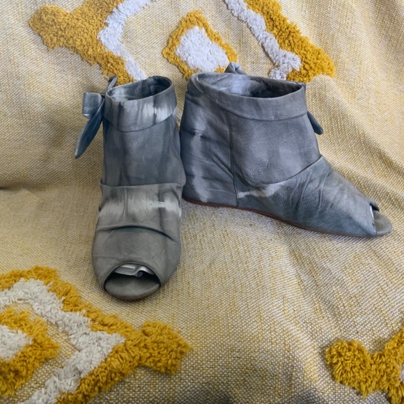 80% 20 Grey Tie Dye Leather Peep Toe Wedge Heel SIZE 9 - Picture 2 of 11